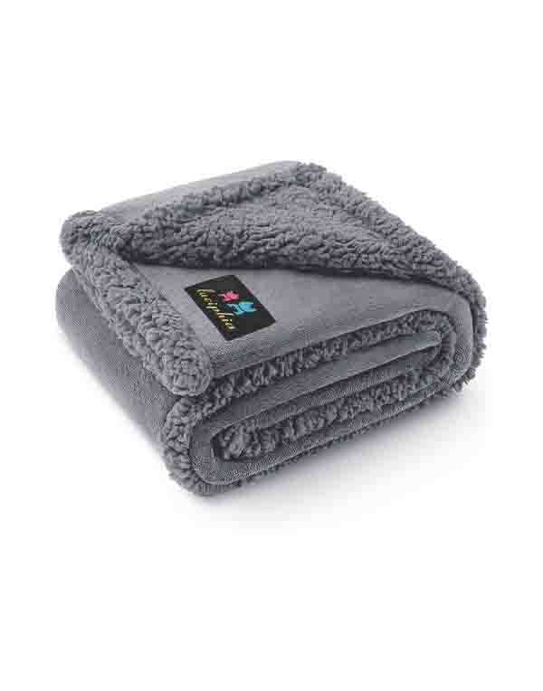 Waterproof Pet Blanket Reversible Sherpa Fleece Pee Proof Sofa Cover for Dogs image